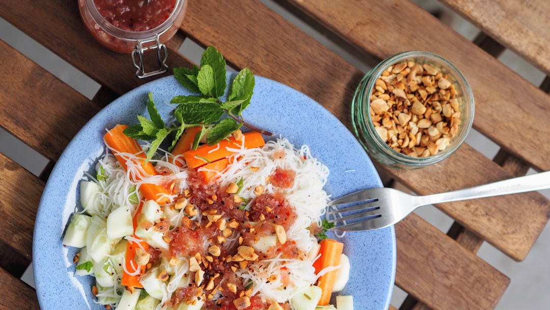 Nudelsalat mit Erdnussbutter-Dressing